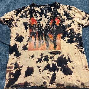 Kiss Black and Cream Graphic Tee